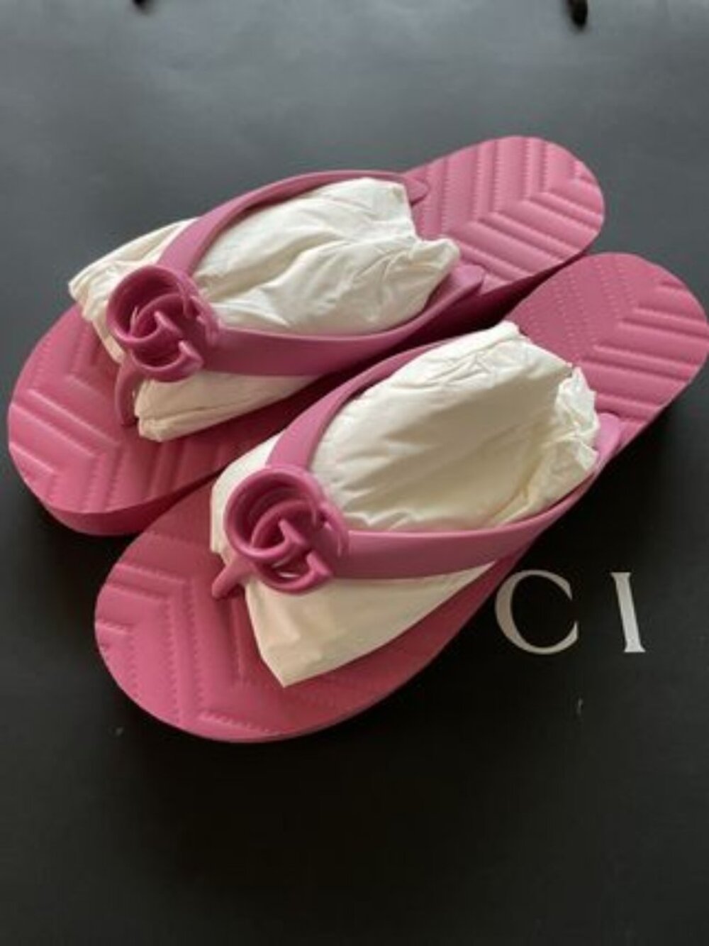 Gucci Pink Logo Rubber Flip Flops - Picture 3 of 6